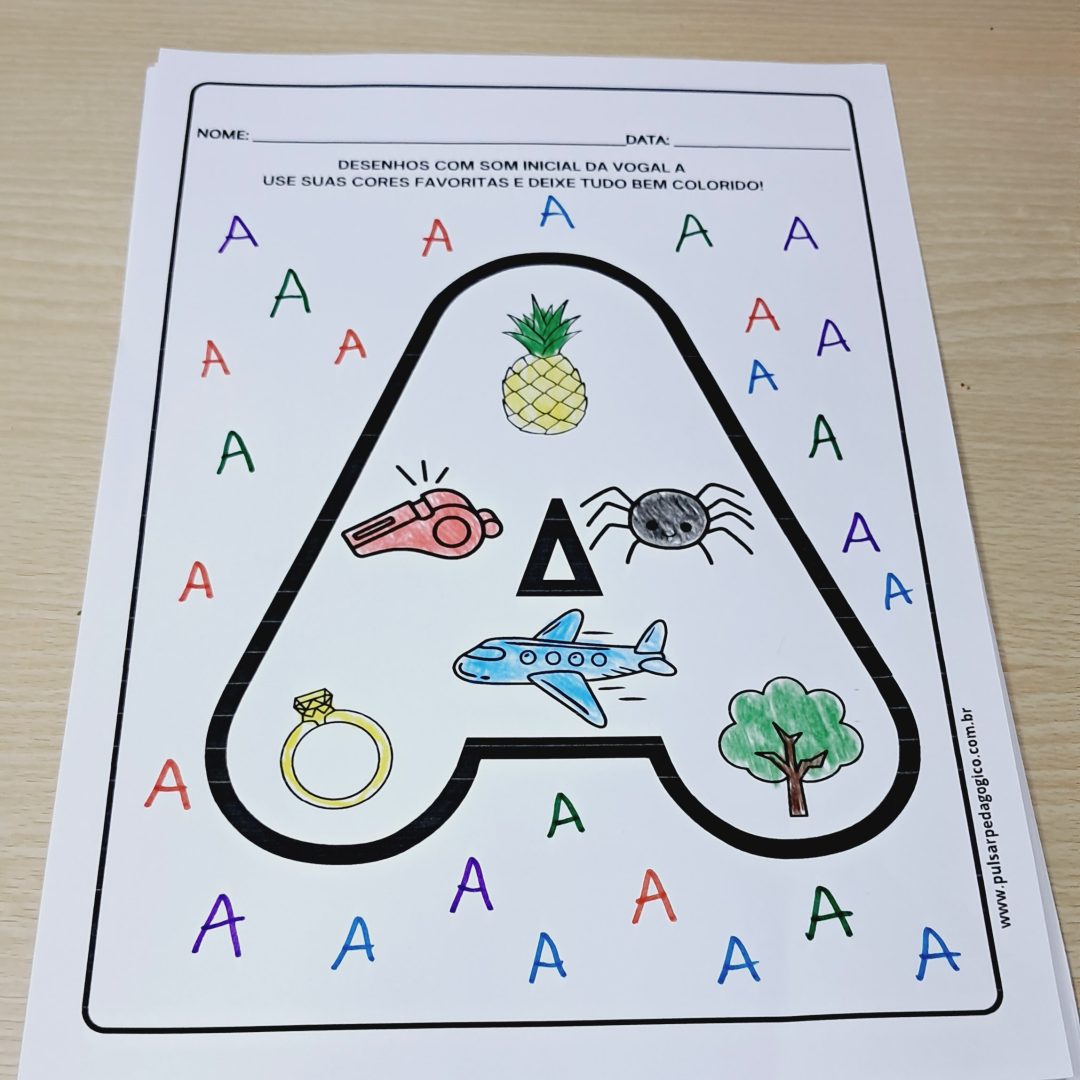 VOGAIS COM DESENHOS PARA COLORIR